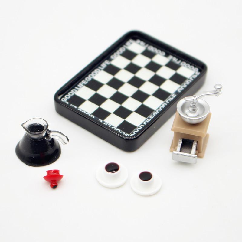 Set Piring Makan Kotak-kotak H - Coffee Maker ulasan dan harga